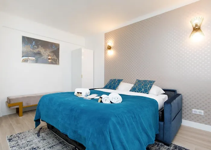 Perle Doree Yourhosthelper Cannes